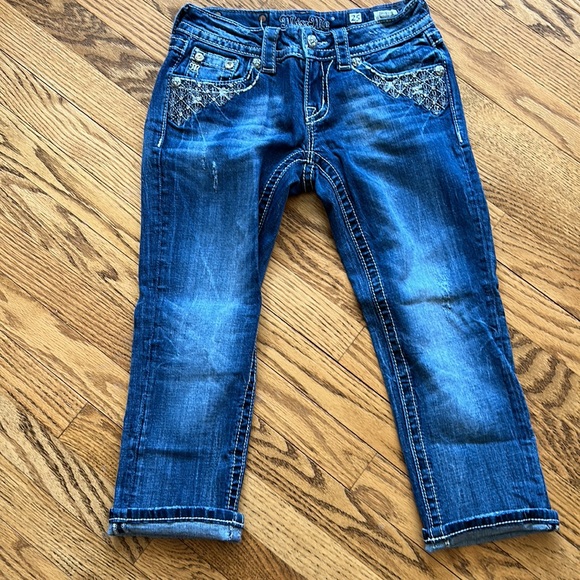 Miss Me Cuffed Capris Jeans - Picture 6 of 7